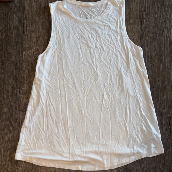 A new day medium white tank top - Picture 2 of 5